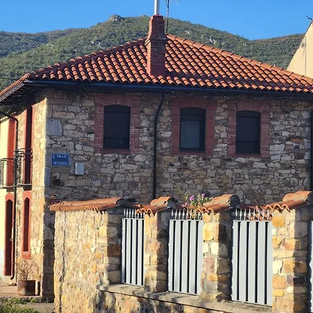 Salome, Mora De Luna, Al Lado Del Rio Luna Dom wakacyjny *