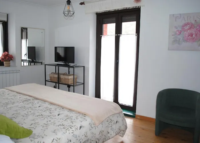 Salome, Mora De Luna, Al Lado Del Rio Luna בית נופש