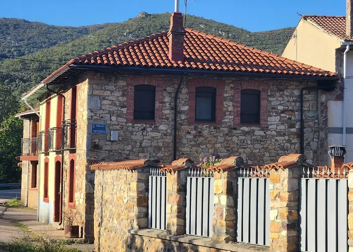 Salome, Mora De Luna, Al Lado Del Rio Luna בית נופש *